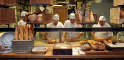 L´Obrador del Moli recupera el sabor del pan auténtico y lo elabora a la vista de sus clientes