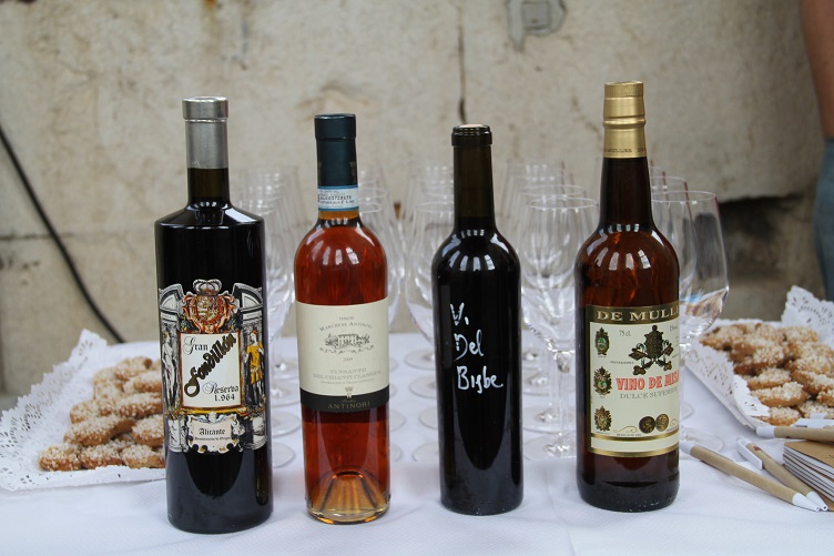 Cata de vinos de misa, un acto previo a la Feria “Temps de Vi”