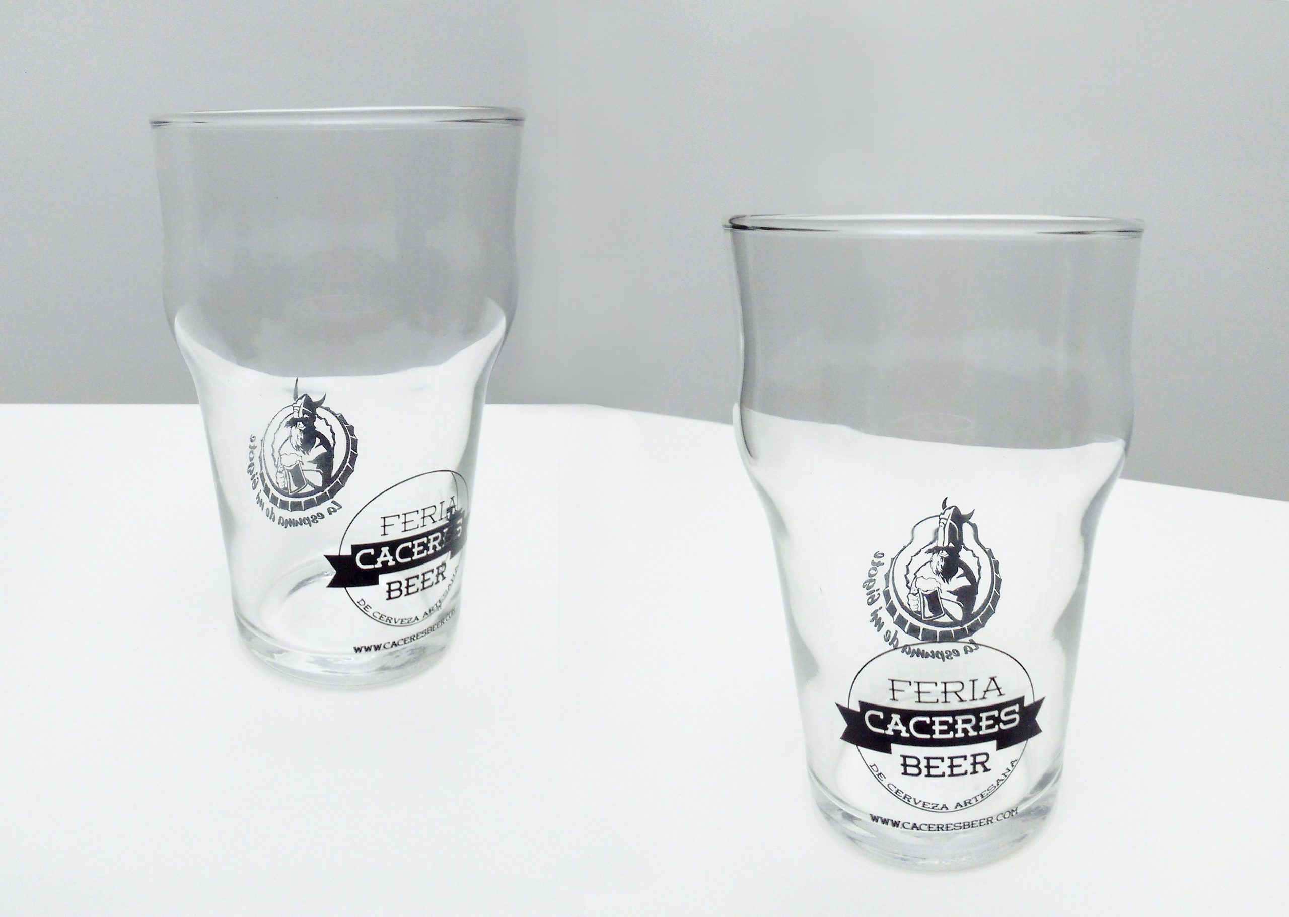 Studio Glass elabora el vaso serigrafiado de la Cáceres Beer 2016